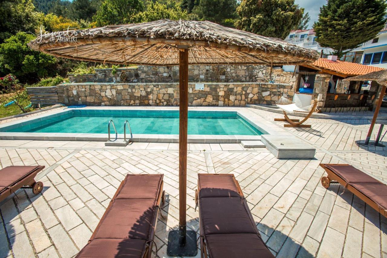 Kinira Beach Hotel Exterior photo