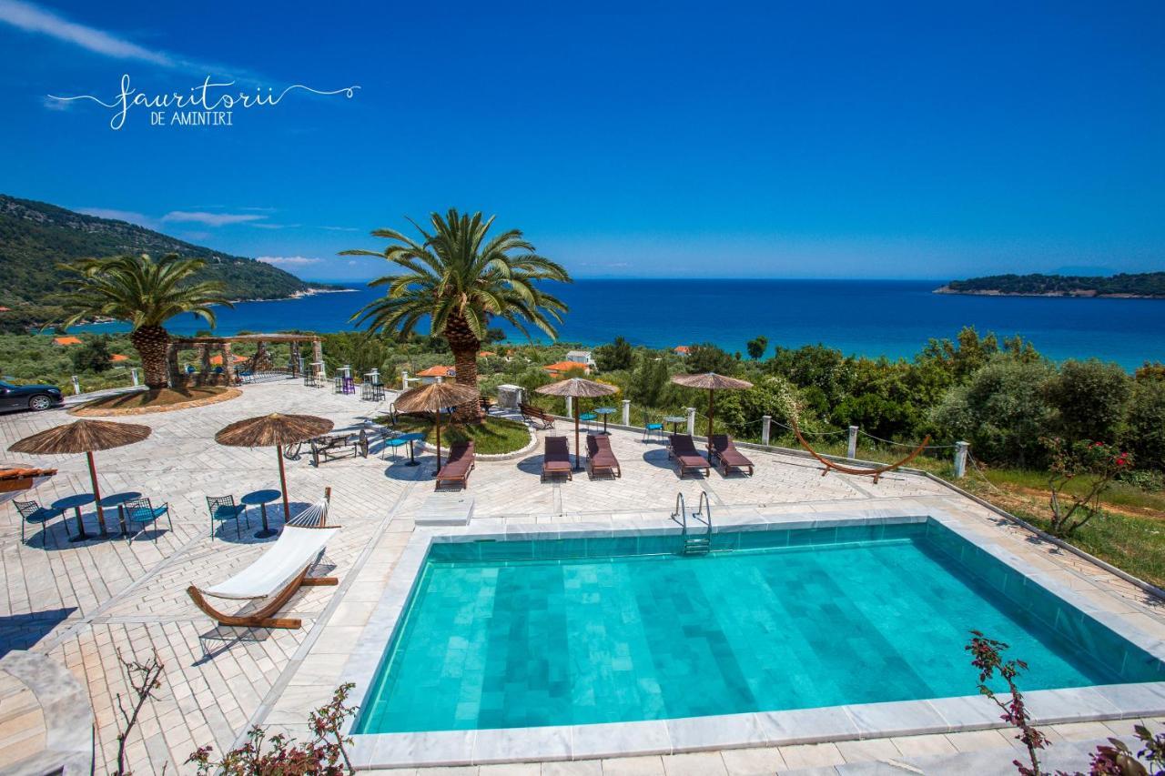 Kinira Beach Hotel Exterior photo
