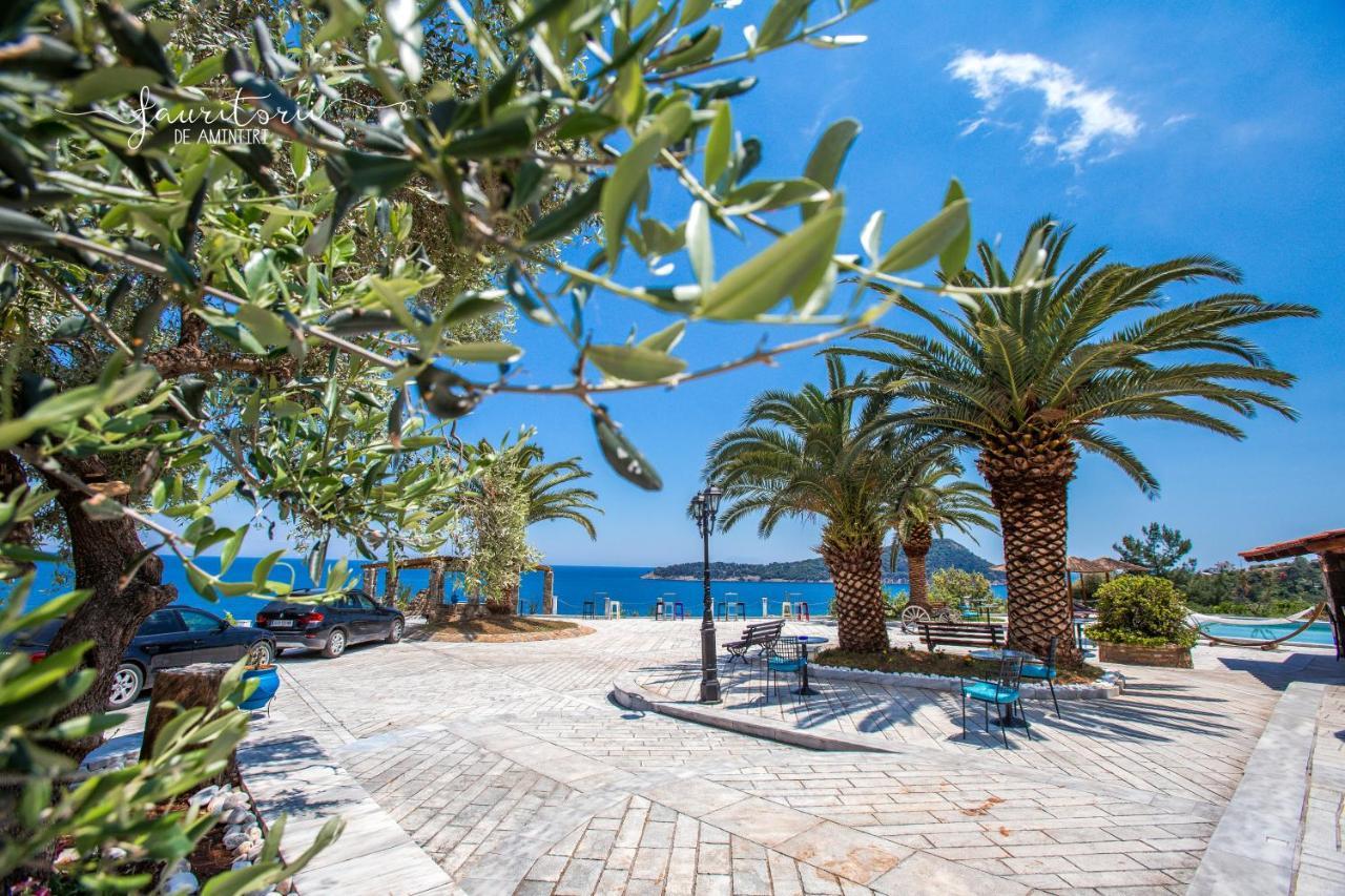 Kinira Beach Hotel Exterior photo