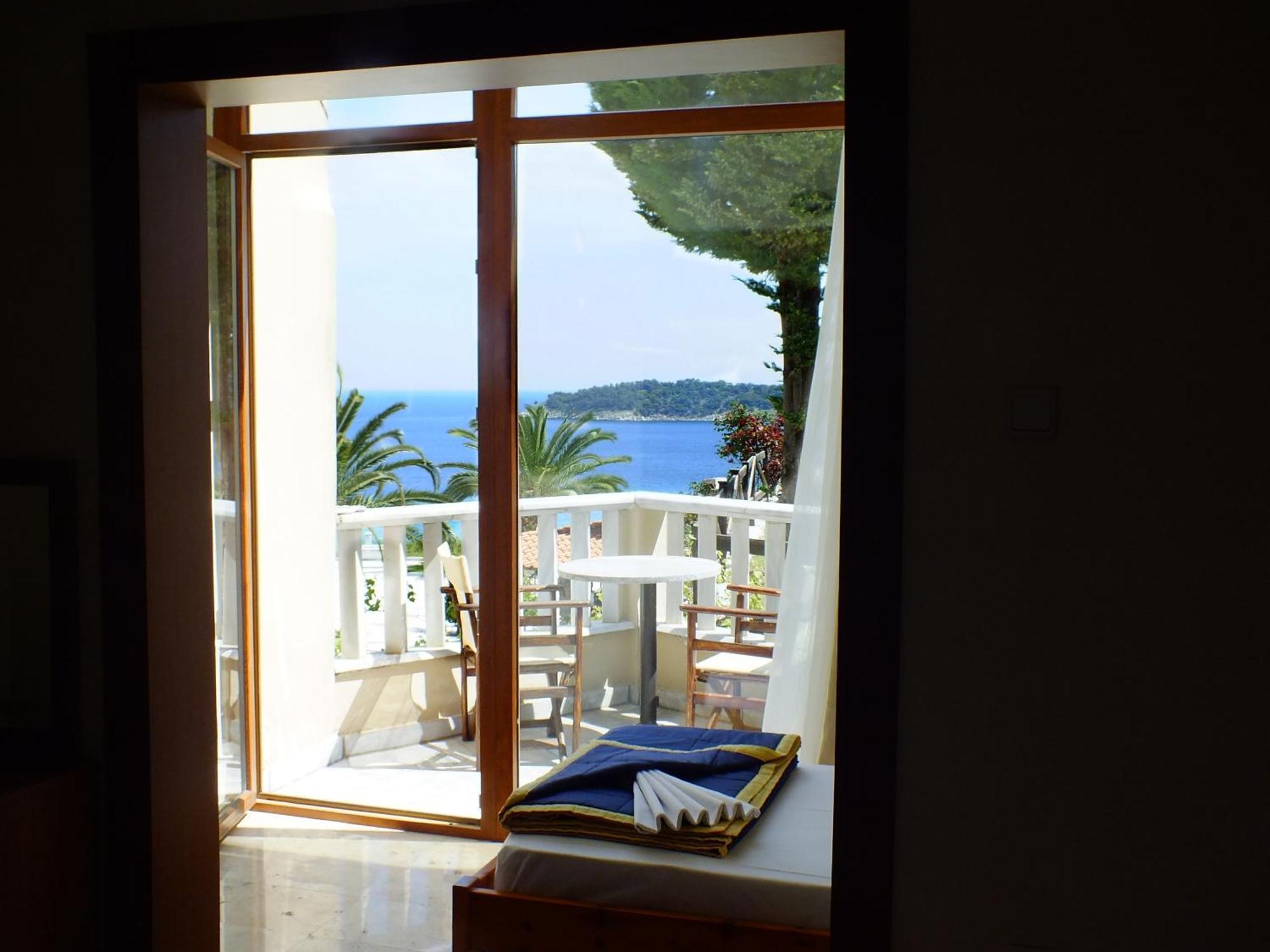 Kinira Beach Hotel Room photo