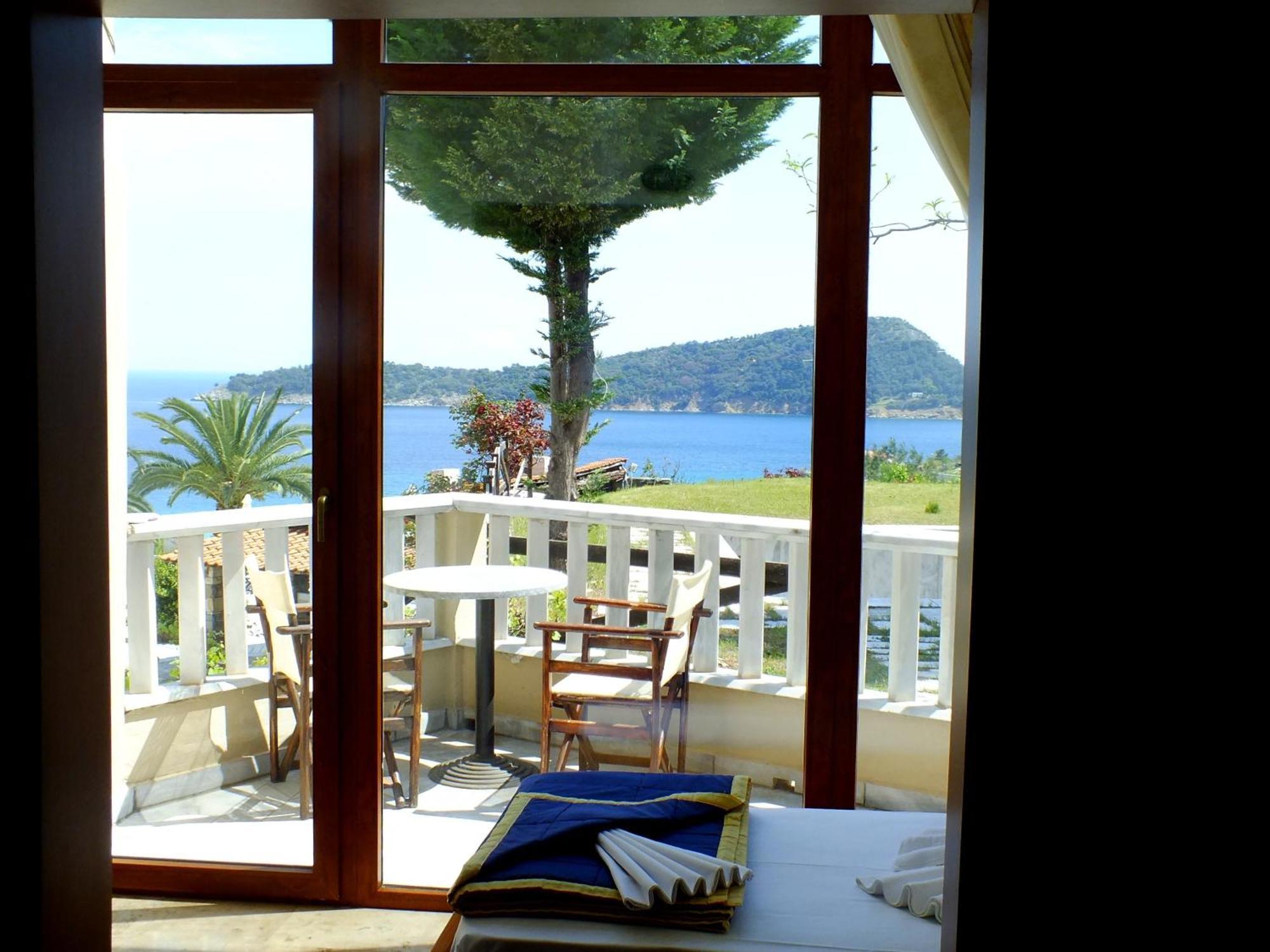 Kinira Beach Hotel Room photo