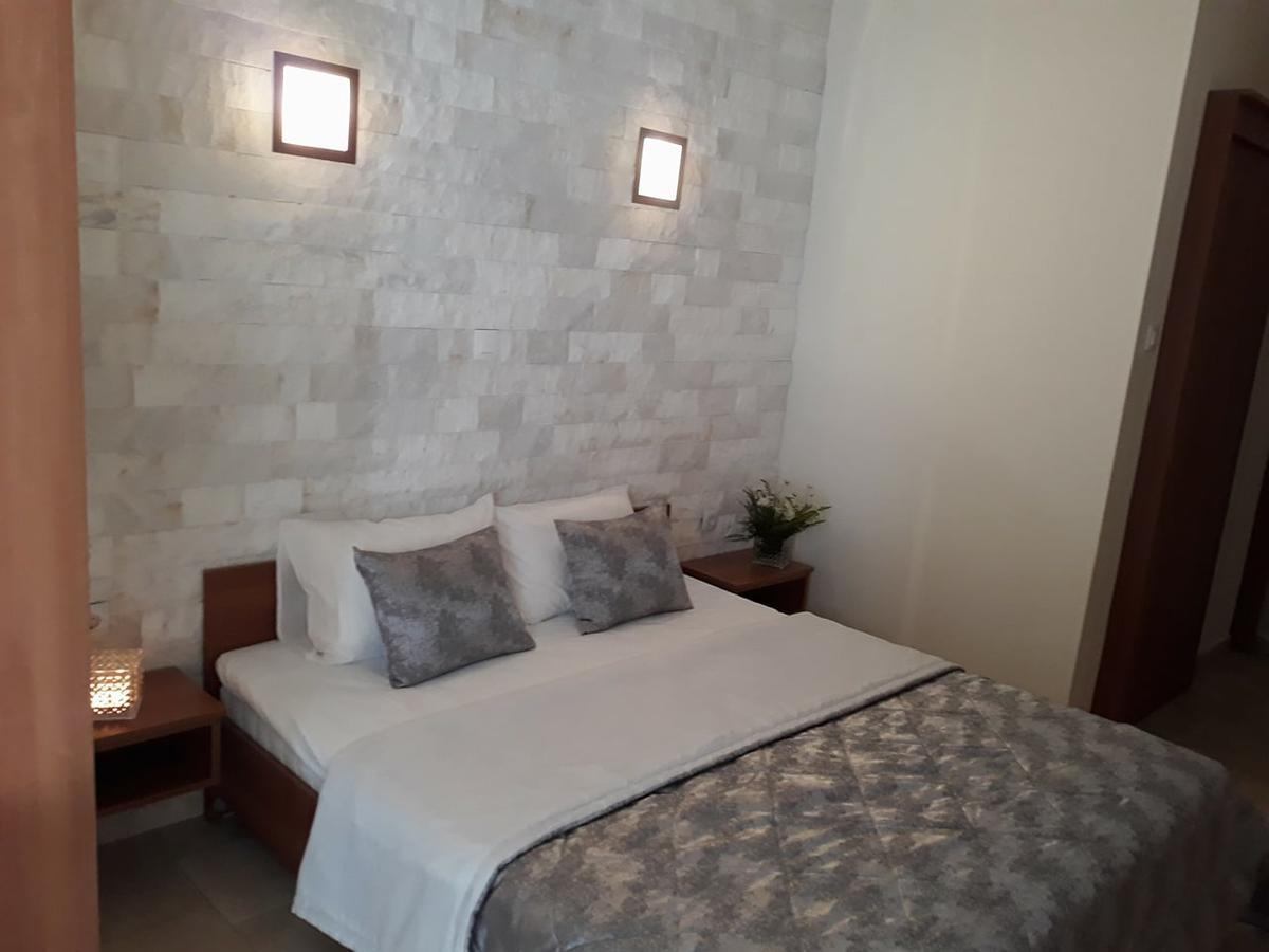 Kinira Beach Hotel Exterior photo