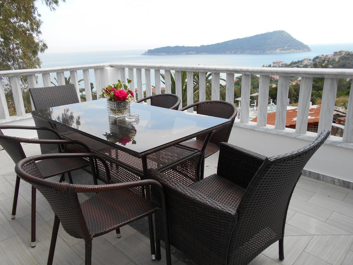 Kinira Beach Hotel Exterior photo