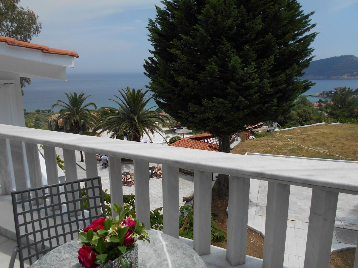 Kinira Beach Hotel Exterior photo