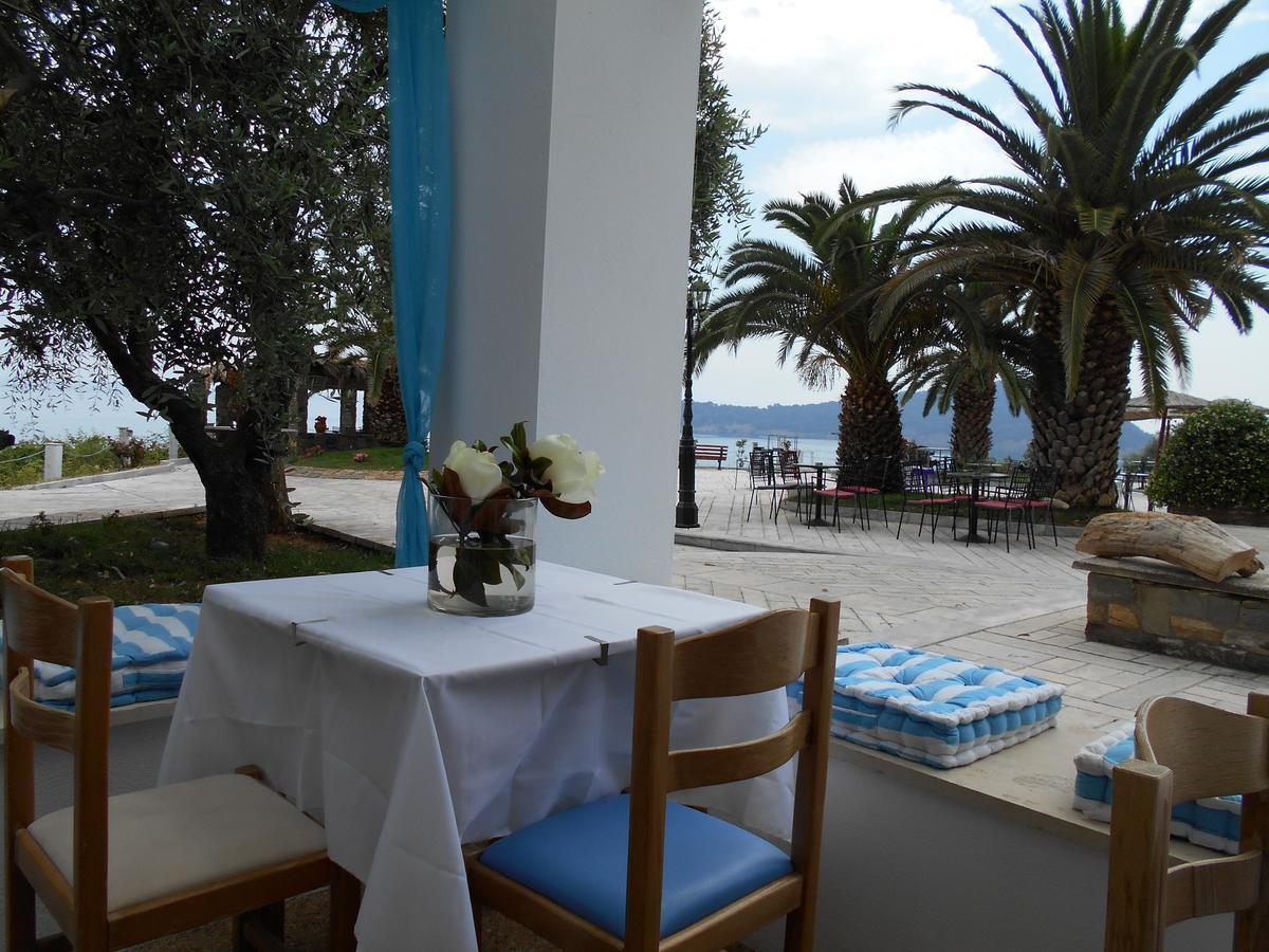 Kinira Beach Hotel Exterior photo