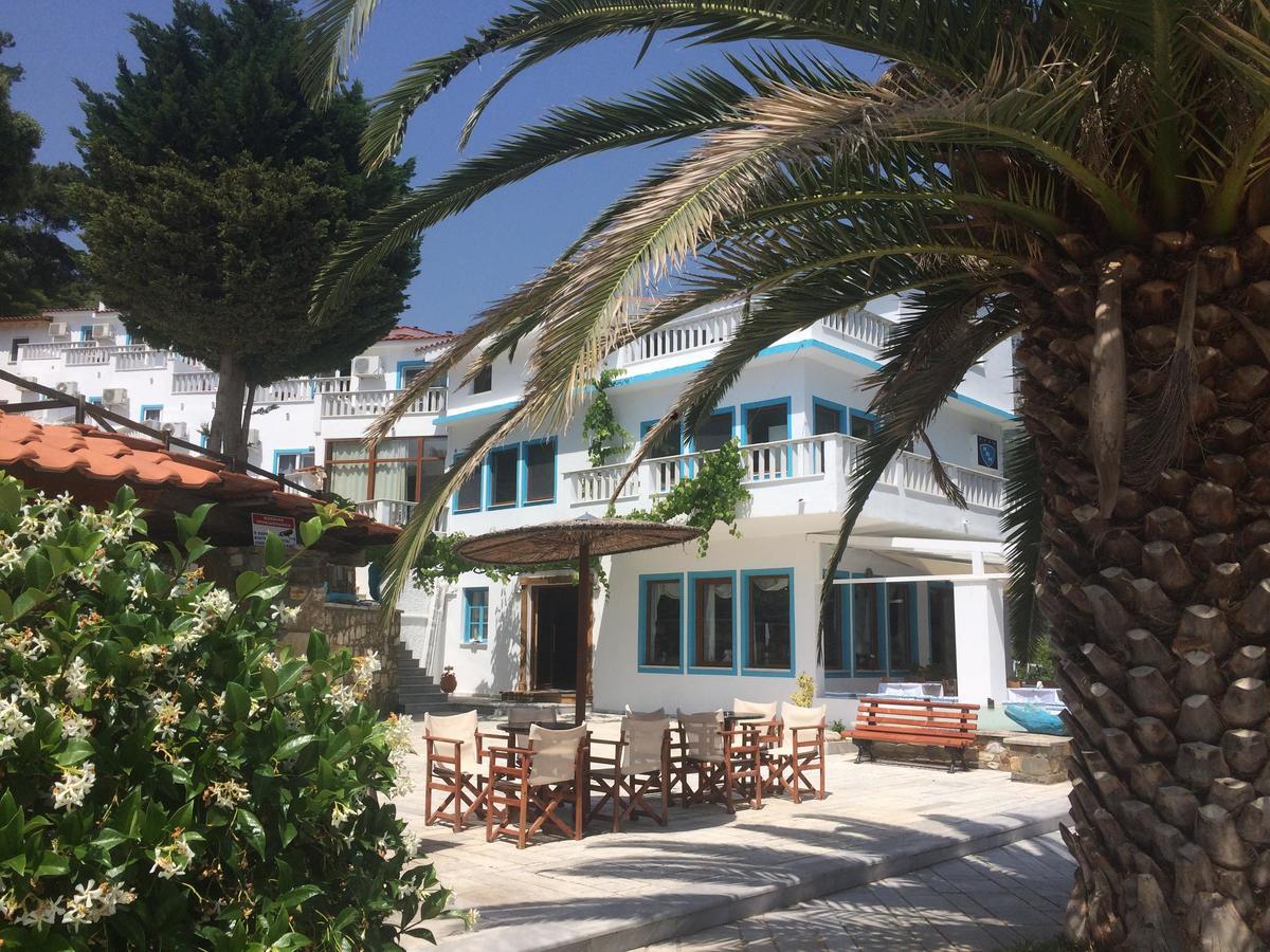 Kinira Beach Hotel Exterior photo