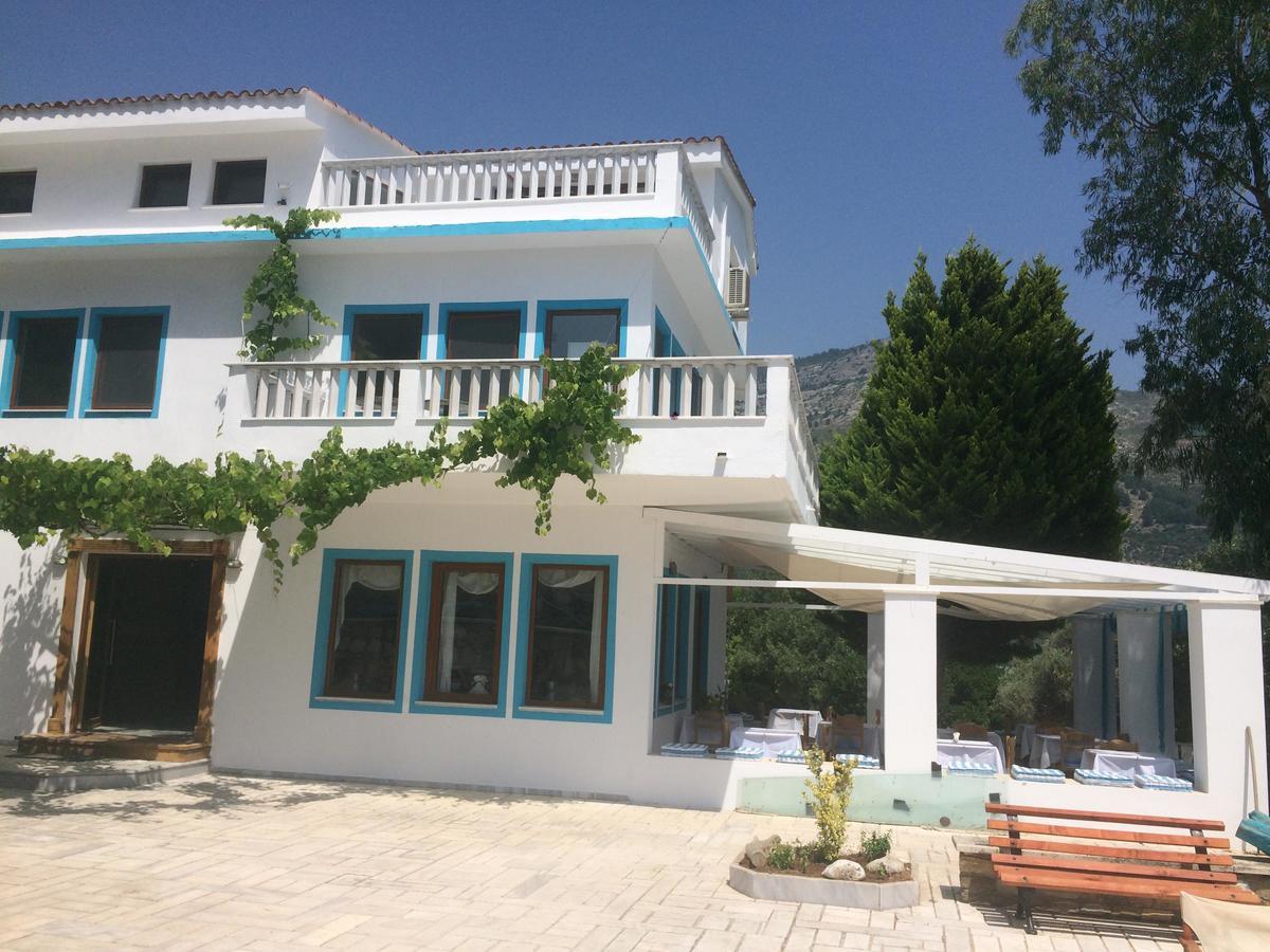 Kinira Beach Hotel Exterior photo