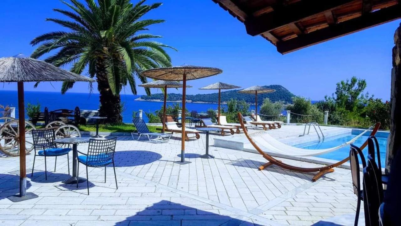 Kinira Beach Hotel Exterior photo